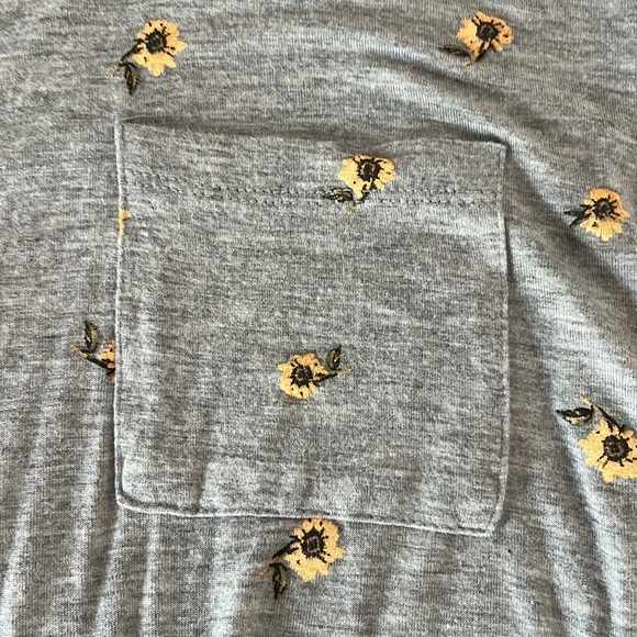 Sunflower pattern front pocket front tie t-shirt - Picture 5 of 5
